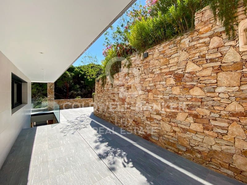 4 slaapkamer Villa te koop in Llanca met zwembad garage - € 2.110.000 (Ref: 8411799)