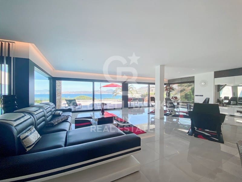 4 slaapkamer Villa te koop in Llanca met zwembad garage - € 2.110.000 (Ref: 8411799)