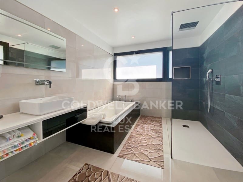 4 slaapkamer Villa te koop in Llanca met zwembad garage - € 2.110.000 (Ref: 8411799)