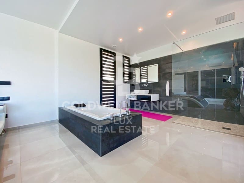 4 slaapkamer Villa te koop in Llanca met zwembad garage - € 2.110.000 (Ref: 8411799)