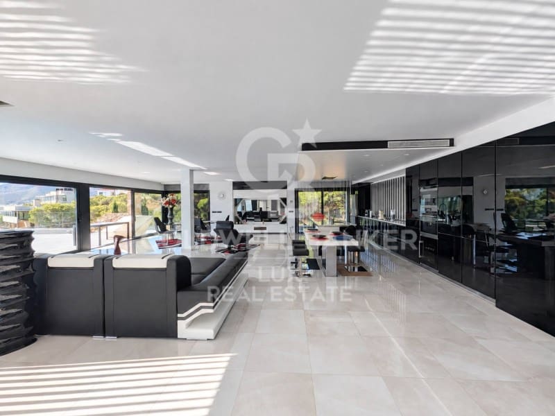 4 sovrum Villa till salu i Llanca med pool garage - 1 995 000 € (Ref: 8411799)
