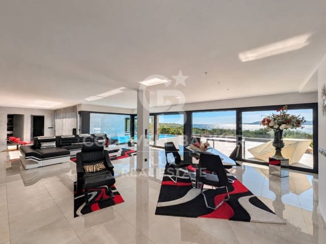 Chalet de 4 habitaciones en Llançà en venta con piscina garaje - 1.995.000 € (Ref: 8411799)