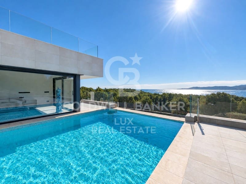 4 sovrum Villa till salu i Llanca med pool garage - 1 995 000 € (Ref: 8411799)