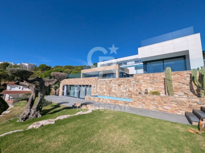 4 sovrum Villa till salu i Llanca med pool garage - 1 995 000 € (Ref: 8411799)