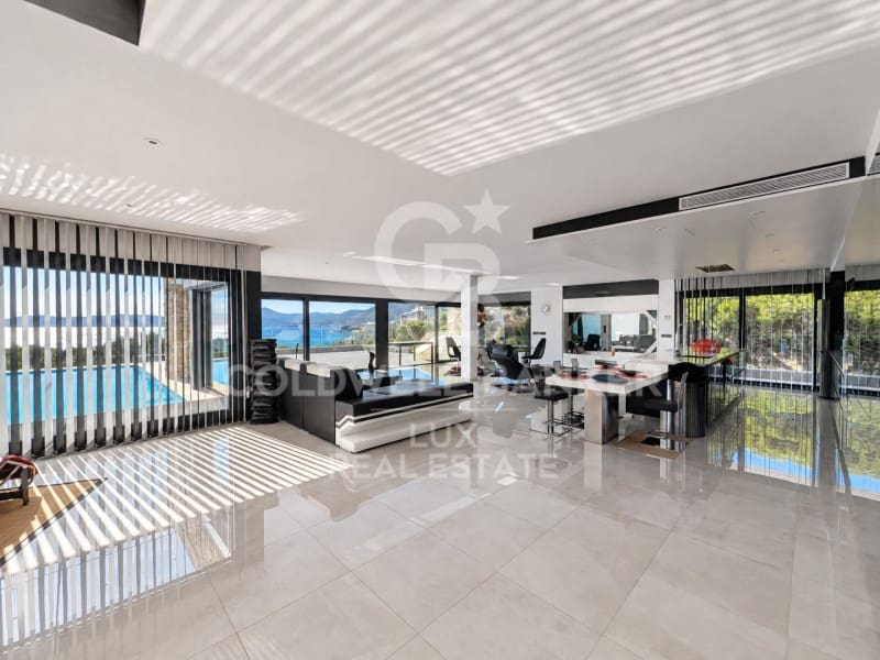 4 sovrum Villa till salu i Llanca med pool garage - 1 995 000 € (Ref: 8411799)