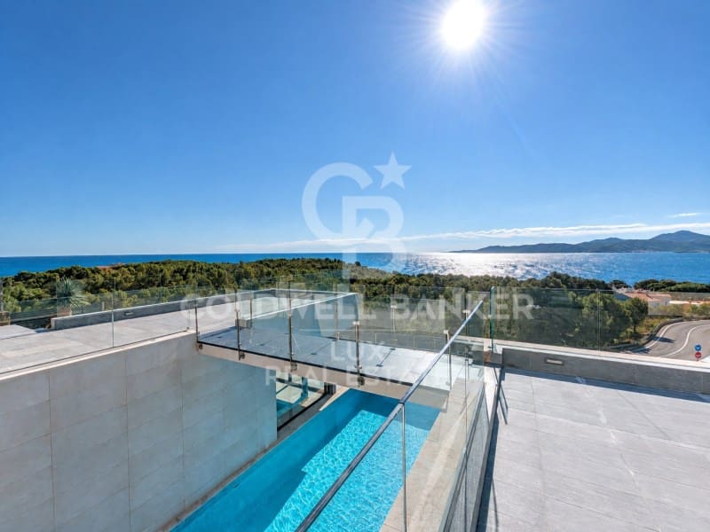 4 sovrum Villa till salu i Llanca med pool garage - 1 995 000 € (Ref: 8411799)