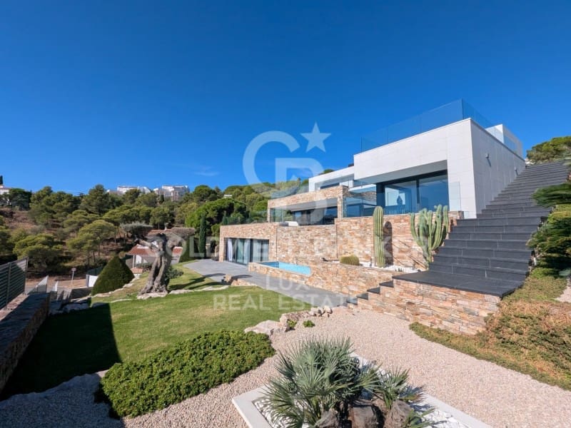 4 sovrum Villa till salu i Llanca med pool garage - 1 995 000 € (Ref: 8411799)