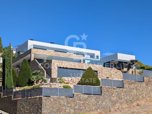 Chalet de 4 habitaciones en Llançà en venta con piscina garaje - 1.995.000 € (Ref: 8411799)