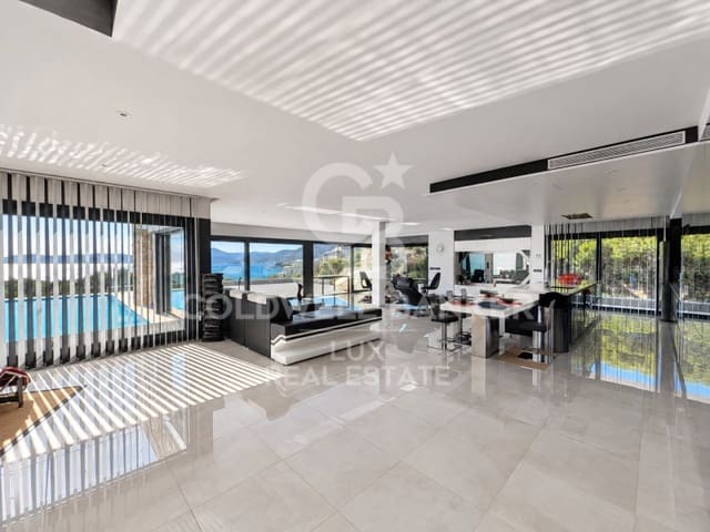 Chalet de 4 habitaciones en Llançà en venta con piscina garaje - 1.995.000 € (Ref: 8411799)