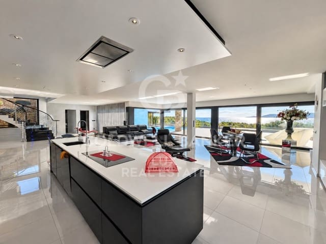 Chalet de 4 habitaciones en Llançà en venta con piscina garaje - 1.995.000 € (Ref: 8411799)