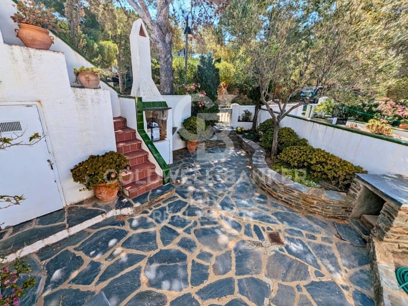 3 bedroom Villa for sale in Cadaques - € 720,000 (Ref: 8446080)