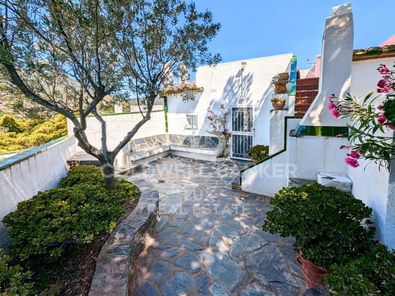 3 bedroom Villa for sale in Cadaques - € 720,000 (Ref: 8446080)