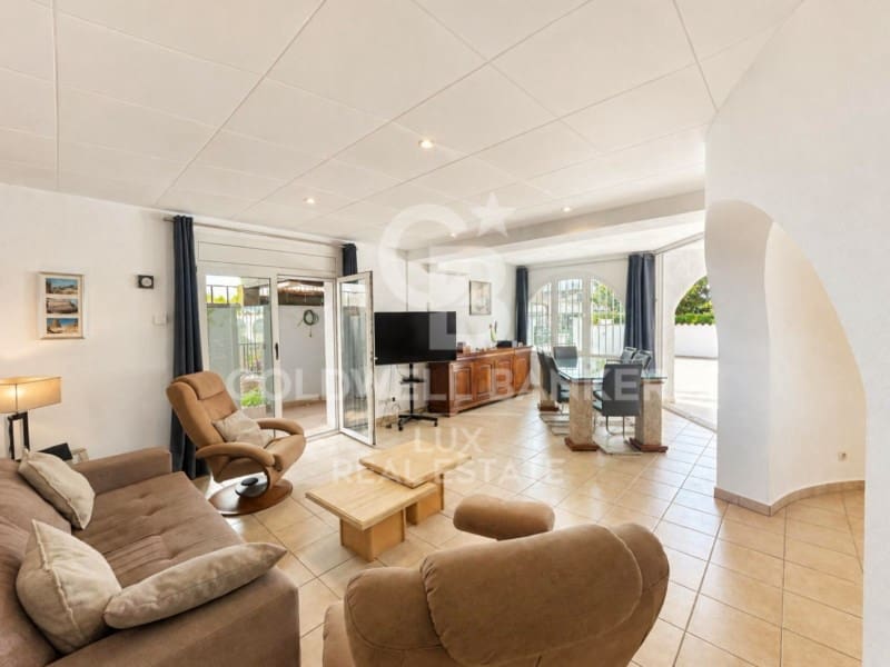 4 bedroom Villa for sale in Empuriabrava with pool garage - € 745,000 (Ref: 8487861)