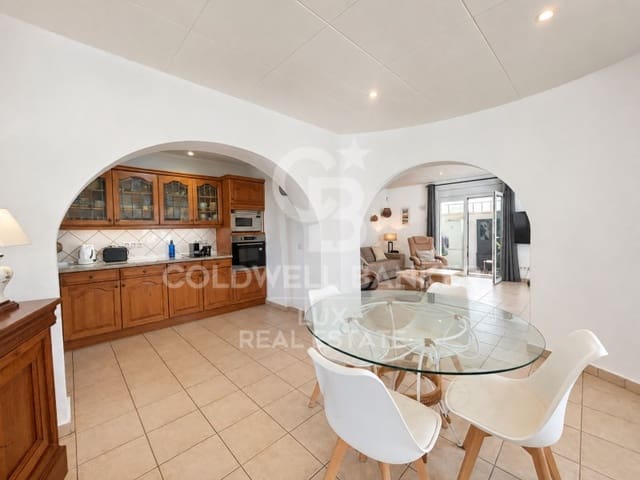 4 bedroom Villa for sale in Empuriabrava, Castelló d'Empúries with pool garage - € 745,000 (Ref: 8487861)