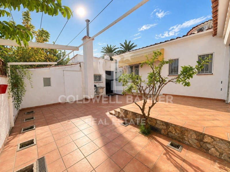4 bedroom Villa for sale in Empuriabrava with pool garage - € 745,000 (Ref: 8487861)