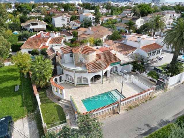 4 bedroom Villa for sale in Empuriabrava, Castelló d'Empúries with pool garage - € 745,000 (Ref: 8487861)