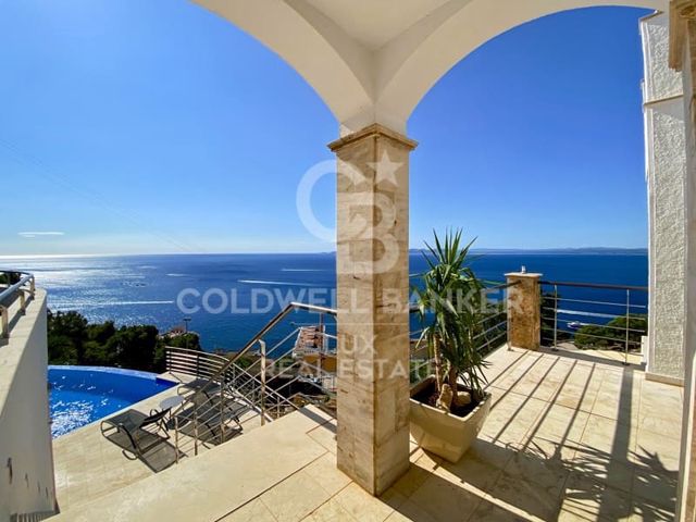 5 bedroom Villa for sale in Roses with pool garage - € 2,390,000 (Ref: 8534350)