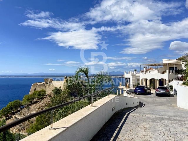 5 bedroom Villa for sale in Roses with pool garage - € 2,390,000 (Ref: 8534350)