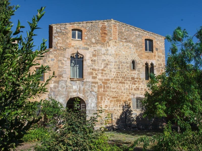 6 bedroom Finca/Country House for sale in Vilamacolum - € 1,590,000 (Ref: 8570973)