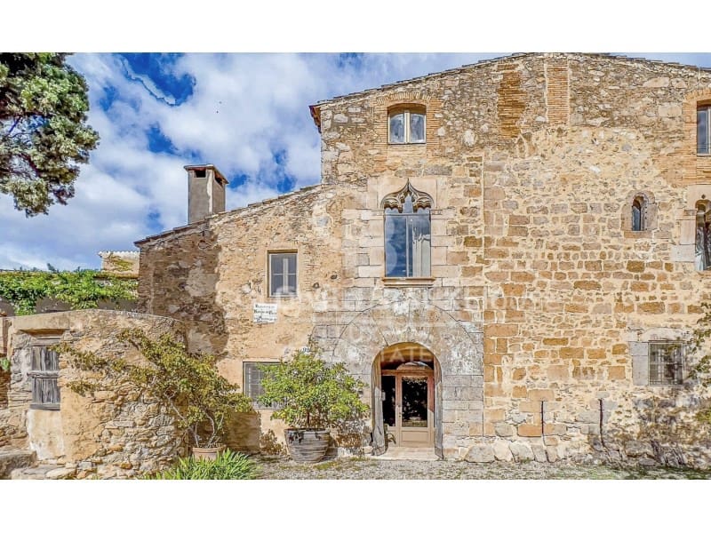 6 bedroom Finca/Country House for sale in Vilamacolum - € 1,590,000 (Ref: 8570973)