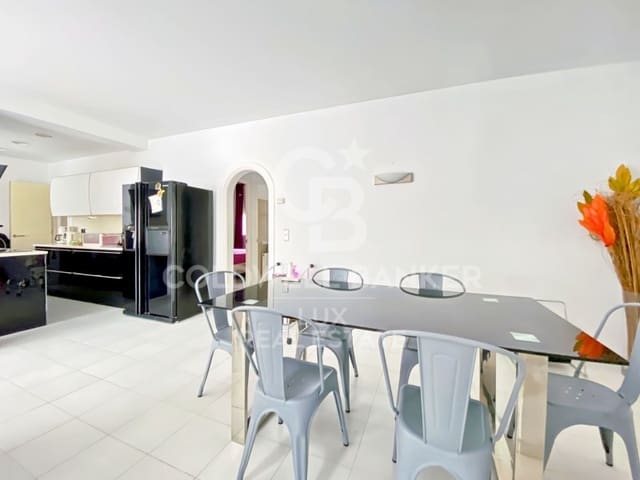 Chalet de 3 habitaciones en Empuriabrava, Castelló d'Empúries en venta con piscina garaje - 570.000 € (Ref: 8615497)