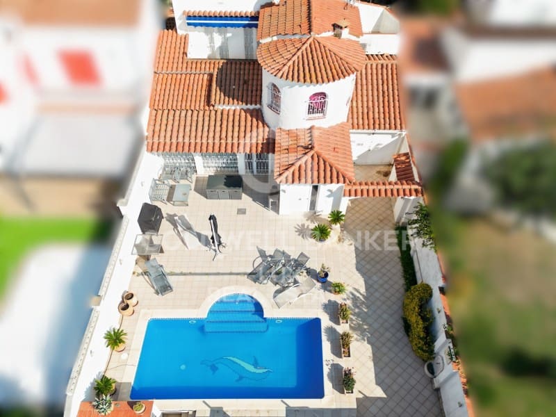 3 chambre Villa/Maison à vendre à Empuriabrava avec piscine garage - 570 000 € (Ref: 8615497)