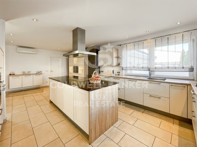 4 Zimmer Villa zu verkaufen in Empuriabrava mit Pool Garage - 1.180.000 € (Ref: 8699683)