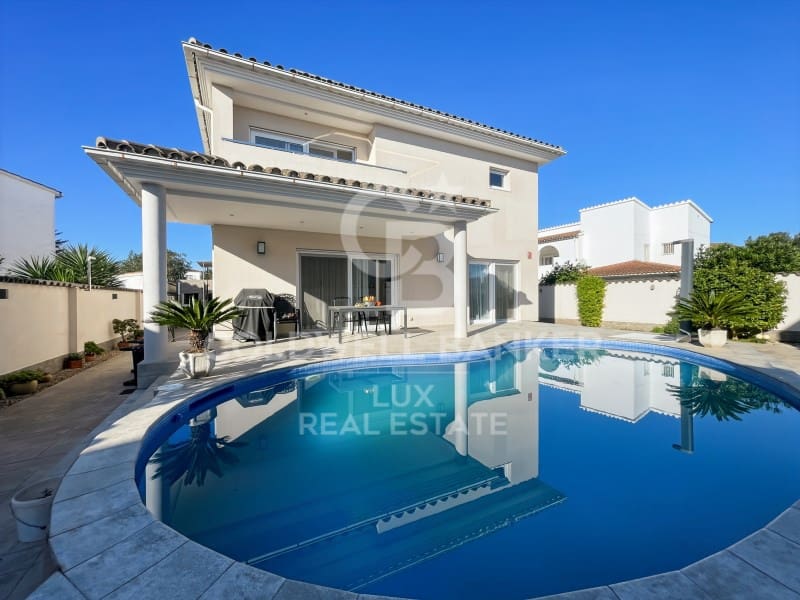 4 Zimmer Villa zu verkaufen in Empuriabrava mit Pool Garage - 1.180.000 € (Ref: 8699683)