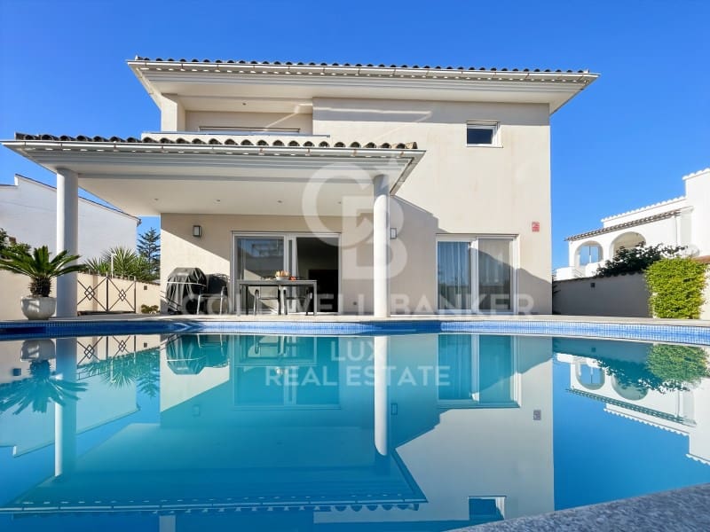 4 Zimmer Villa zu verkaufen in Empuriabrava mit Pool Garage - 1.180.000 € (Ref: 8699683)