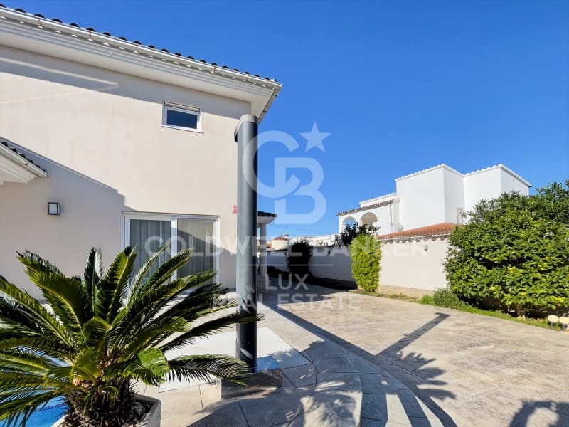 4 Zimmer Villa zu verkaufen in Empuriabrava mit Pool Garage - 1.180.000 € (Ref: 8699683)