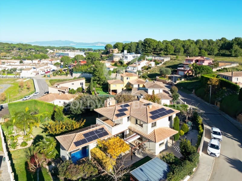 6 soverom Villa til salgs i L'Escala med svømmebasseng garasje - € 1 200 000 (Ref: 8699685)