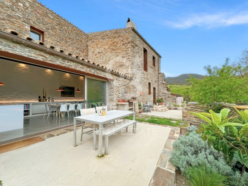 7 bedroom Finca/Country House for sale in Cadaques with pool - € 3,250,000 (Ref: 8704179)