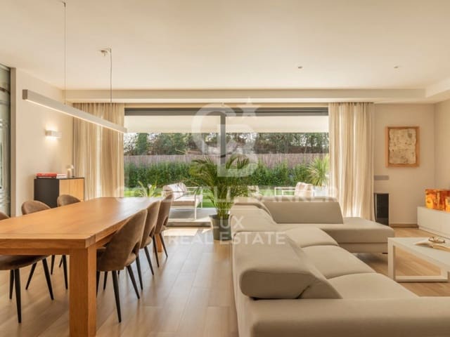 3 makuuhuone Huvila myytävänä paikassa Peralada mukana uima-altaan 
autotalli - 900 000 € (Ref: 8756231)