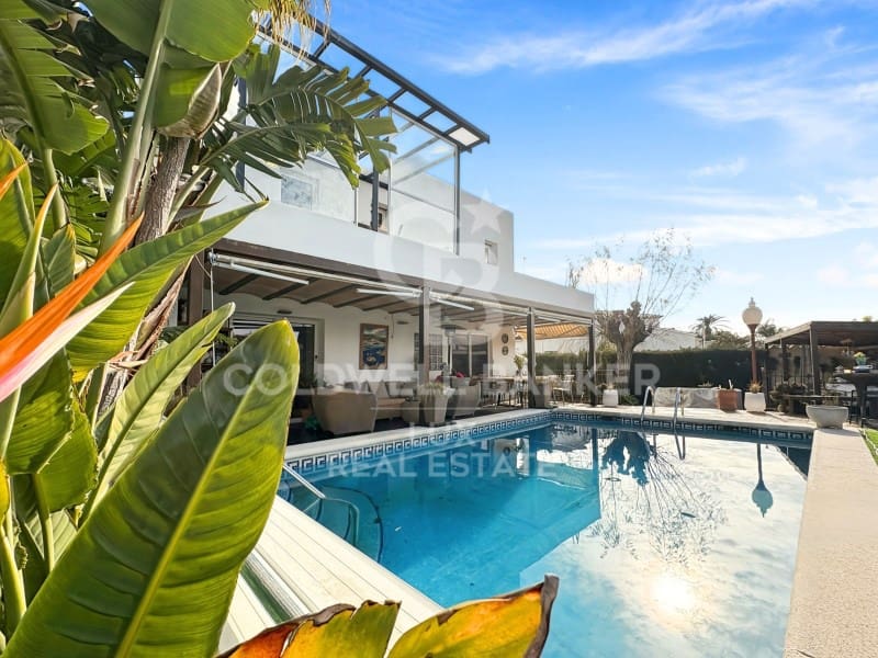 4 chambre Villa/Maison à vendre à Empuriabrava avec piscine garage - 795 000 € (Ref: 8757914)