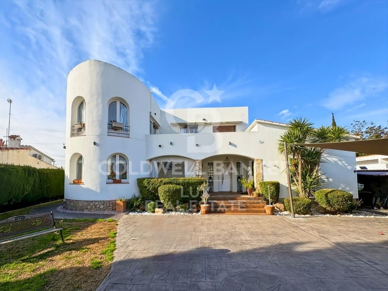 4 chambre Villa/Maison à vendre à Empuriabrava avec piscine garage - 795 000 € (Ref: 8757914)