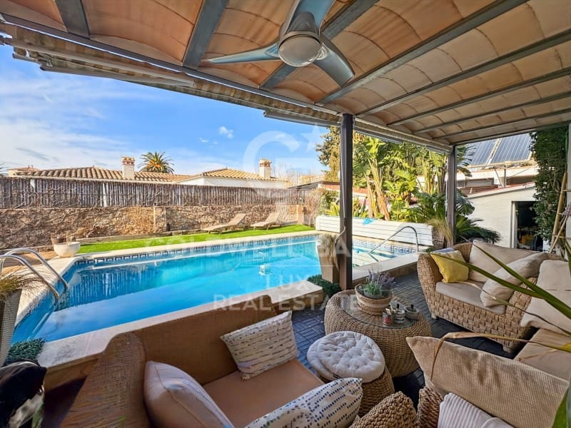 4 chambre Villa/Maison à vendre à Empuriabrava avec piscine garage - 795 000 € (Ref: 8757914)