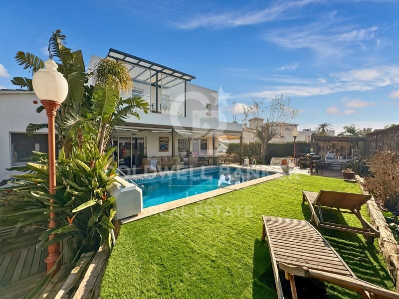 4 chambre Villa/Maison à vendre à Empuriabrava avec piscine garage - 795 000 € (Ref: 8757914)