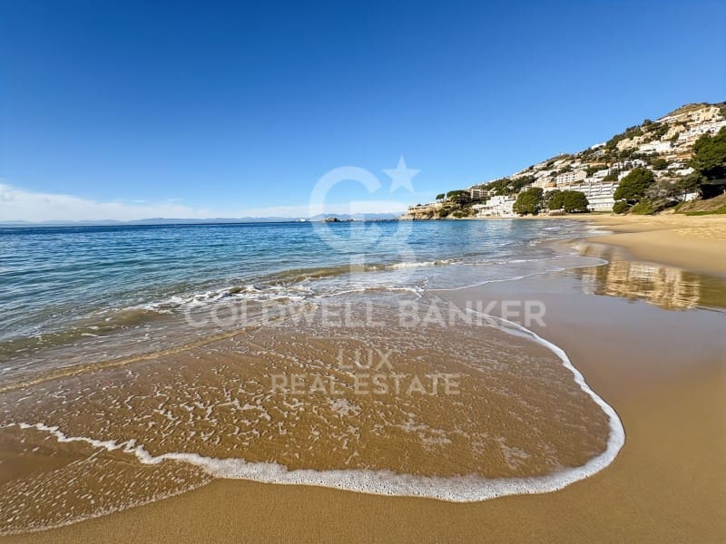 4 bedroom Villa for sale in Roses - € 620,000 (Ref: 8760025)