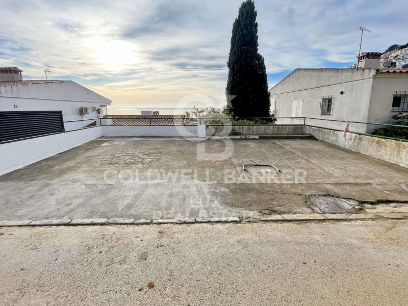 4 bedroom Villa for sale in Roses - € 620,000 (Ref: 8760025)