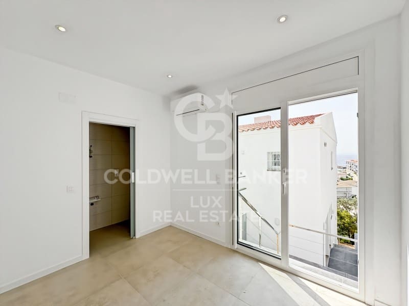 4 bedroom Villa for sale in Roses - € 620,000 (Ref: 8760025)