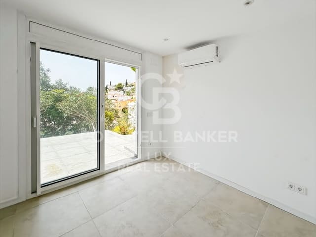 4 bedroom Villa for sale in Roses - € 620,000 (Ref: 8760025)