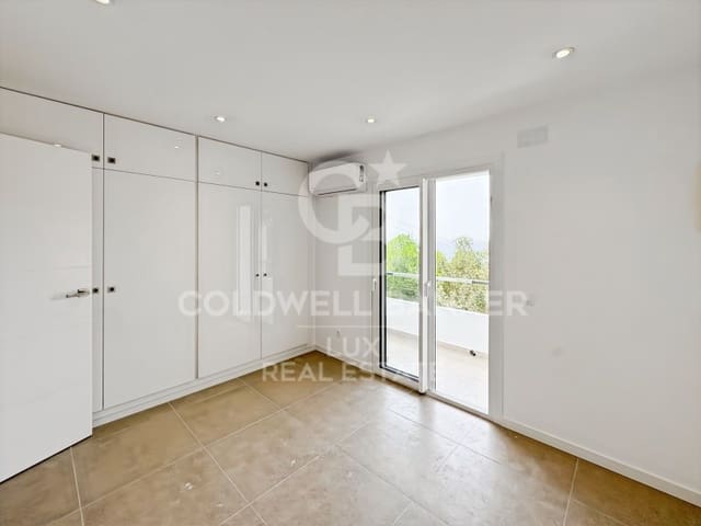 4 bedroom Villa for sale in Roses - € 620,000 (Ref: 8760025)