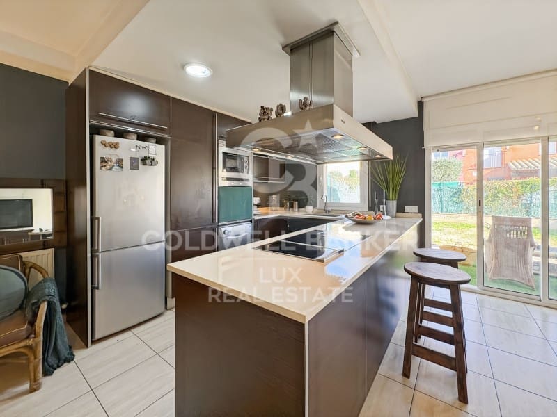 4 sypialnia Willa na sprzedaż w Empuriabrava z garażem - 330 000 € (Ref: 8764963)