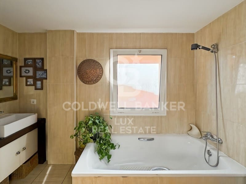 4 sypialnia Willa na sprzedaż w Empuriabrava z garażem - 330 000 € (Ref: 8764963)