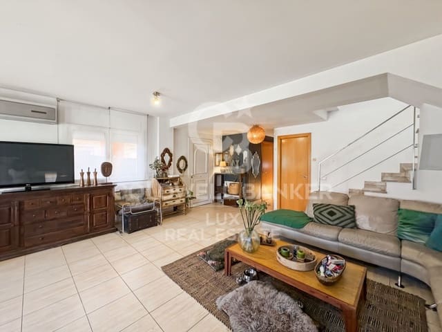 4 makuuhuone Huvila myytävänä paikassa Empuriabrava, Castelló d'Empúries mukana 
autotalli - 330 000 € (Ref: 8764963)