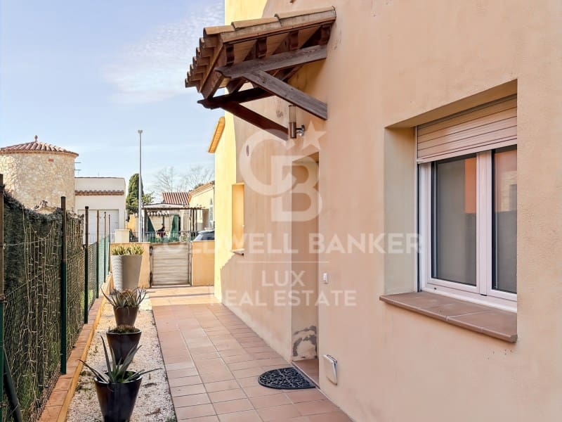 4 sypialnia Willa na sprzedaż w Empuriabrava z garażem - 330 000 € (Ref: 8764963)