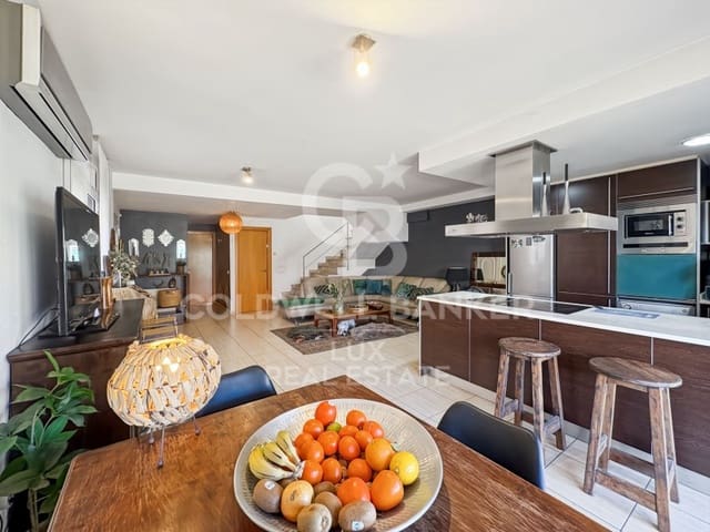 4 makuuhuone Huvila myytävänä paikassa Empuriabrava, Castelló d'Empúries mukana 
autotalli - 330 000 € (Ref: 8764963)