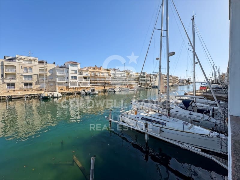 4 chambre Villa/Maison à vendre à Empuriabrava avec garage - 639 000 € (Ref: 8786410)