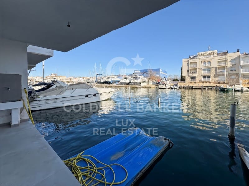 4 chambre Villa/Maison à vendre à Empuriabrava avec garage - 639 000 € (Ref: 8786410)