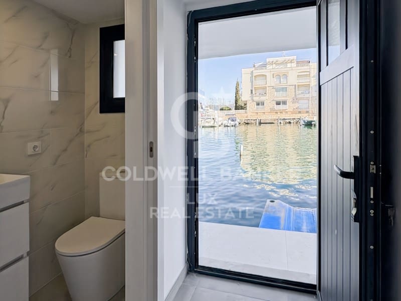 4 chambre Villa/Maison à vendre à Empuriabrava avec garage - 639 000 € (Ref: 8786410)